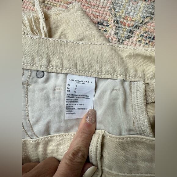 American Eagle Highest Rise Mom Cutoff distressed Shorts Tan Size 10 Women’s - Picture 4 of 5
